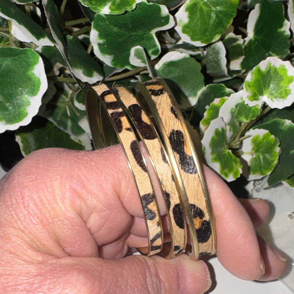 Chico’s Leopard Print Gold Tone Bangle Bracelet Set. (BR222) - Picture 2 of 8